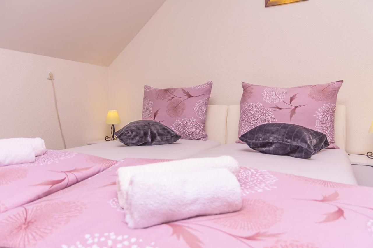 Apartmani Marijamagdalena Gracac  Екстер'єр фото
