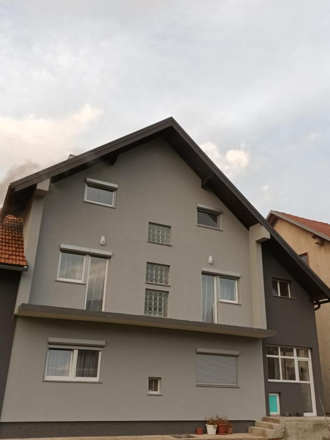 Apartmani Marijamagdalena Gracac  Екстер'єр фото