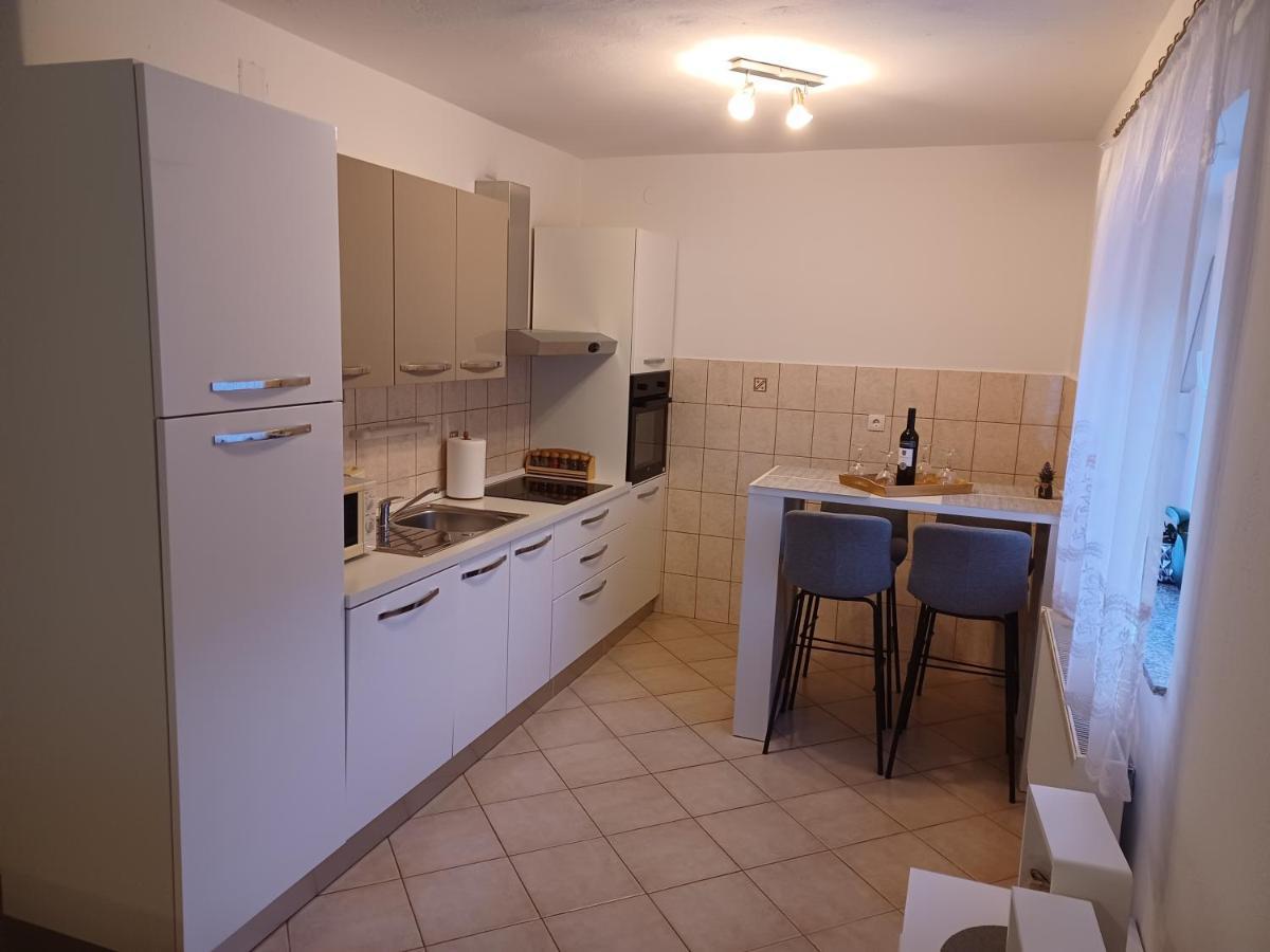 Apartmani Marijamagdalena Gracac  Екстер'єр фото