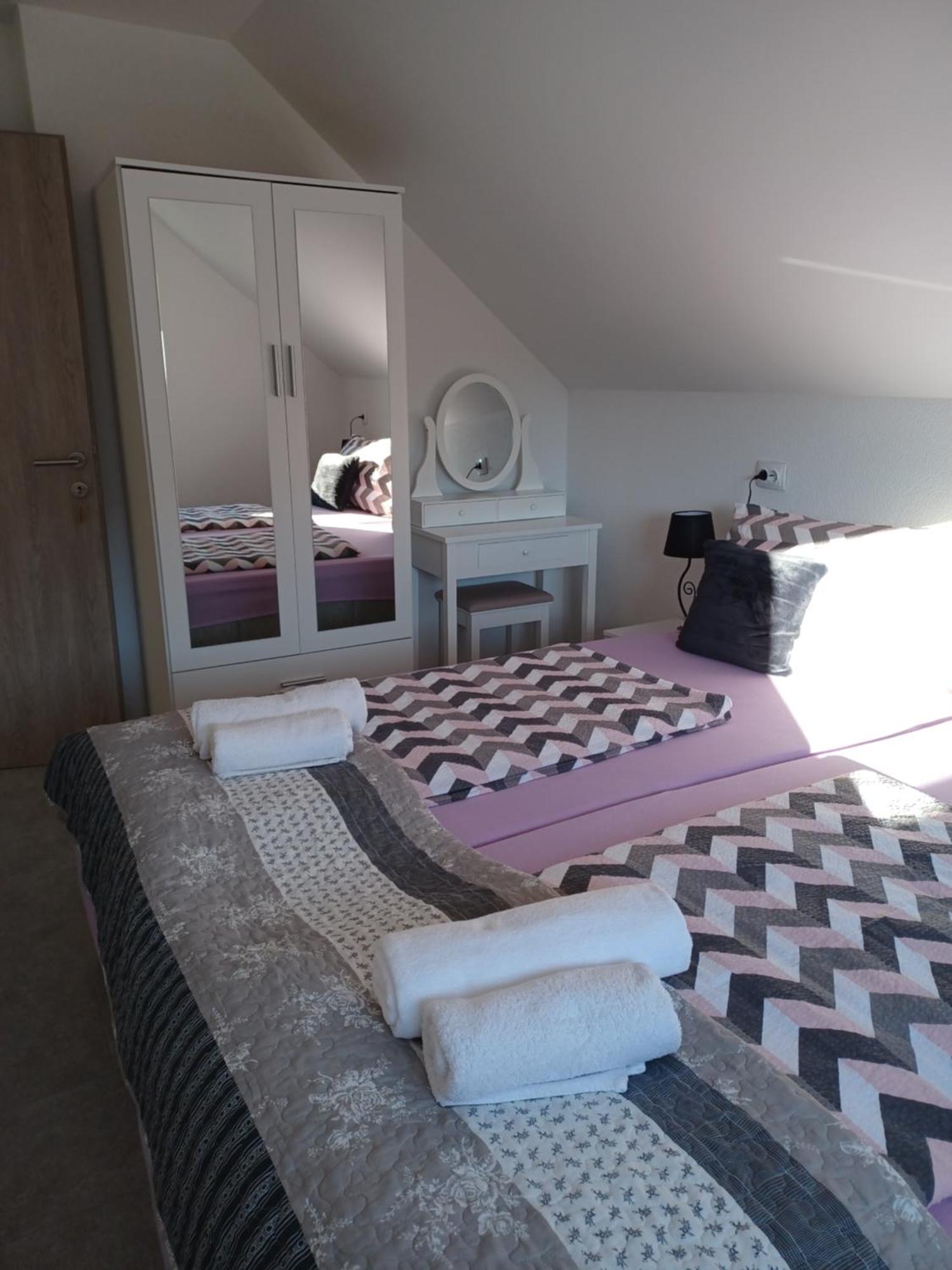 Apartmani Marijamagdalena Gracac  Екстер'єр фото