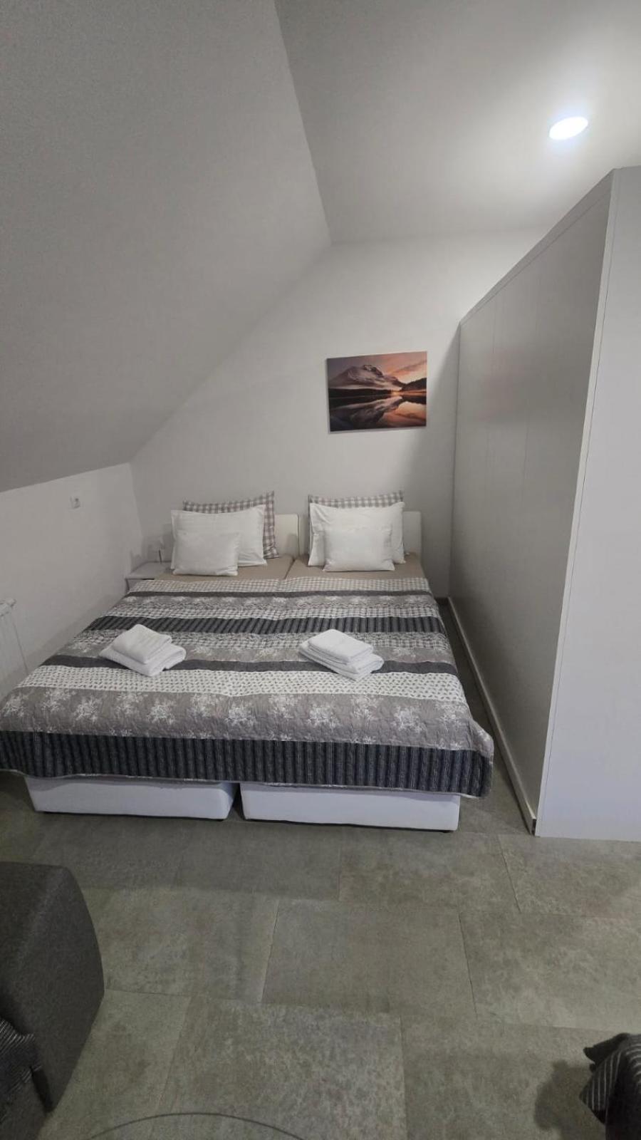 Apartmani Marijamagdalena Gracac  Екстер'єр фото