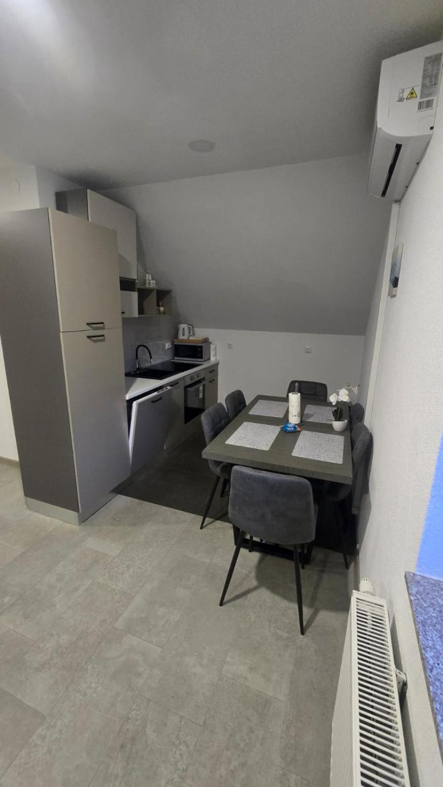 Apartmani Marijamagdalena Gracac  Екстер'єр фото