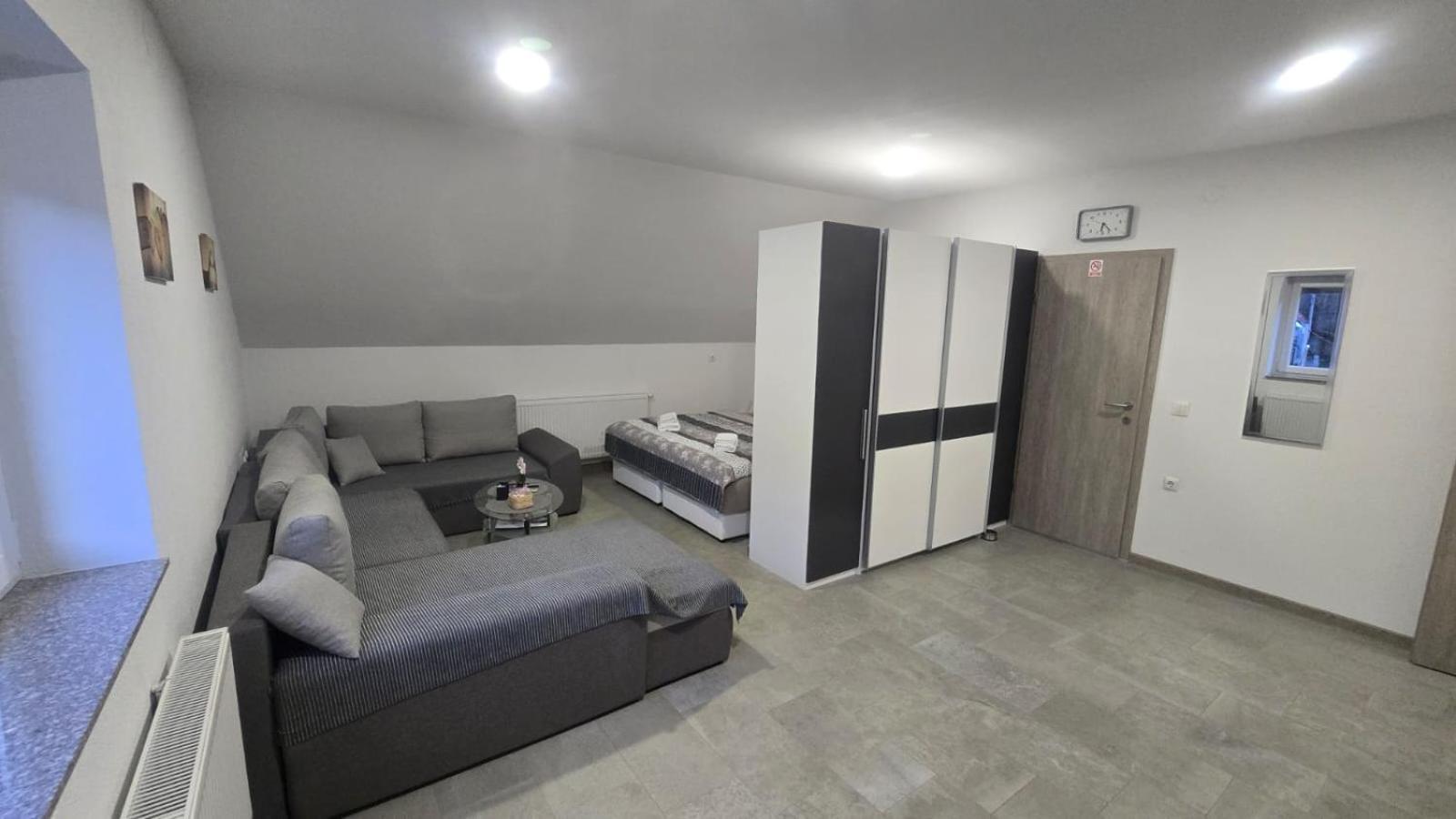 Apartmani Marijamagdalena Gracac  Екстер'єр фото